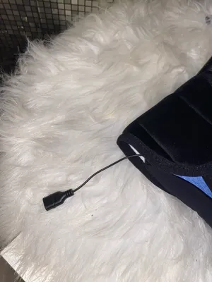 Black Sleep Mask with Built-In Headphones thumbnail 4