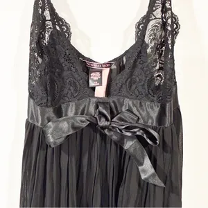 Victoria’s Secret Very Sexy Black Pleated‎ Lace Babydoll Ribbon Front Size Large thumbnail 2