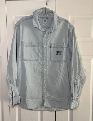 Levis Relaxed Fit Chambray Button Down Womens Size S Light Blue Denim Cotton thumbnail 1