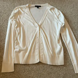 white banana republic sweater thumbnail 1