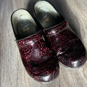 Dansko Pro XP 2.0 Patent Leather Clogs Size 40 (US 9.5-10) thumbnail 1