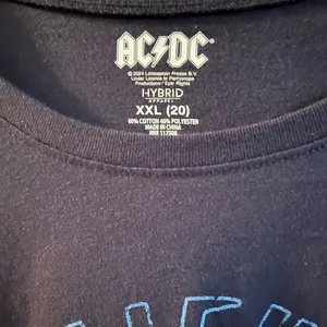 NWT Women's AC/DC the Band Graphic Tee with Short Sleeves, XXL thumbnail 5