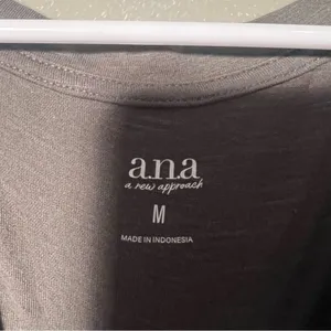 A.n.a. Women's Size Medium T-Shirt V-Neck Short‎ Sleeve Dark Army Green Cotton thumbnail 10
