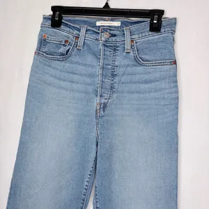 Levi’s Ribcage Straight Light Wash Jeans thumbnail 6