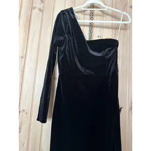 NWT Lulus Mysterious Elegance Black Velvet One-Shoulder Maxi Dress Gala Sz M thumbnail 6