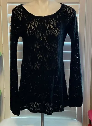Twisted Black Lace Women's Blouse thumbnail 1