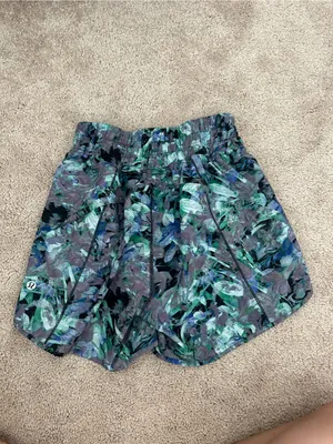 lululemon athletica Green and Blue Floral-Print Athletic Shorts thumbnail 2