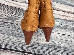 FRYE Woven Tan Leather Heeled Ankle Booties with Side Zip NWOB thumbnail 6