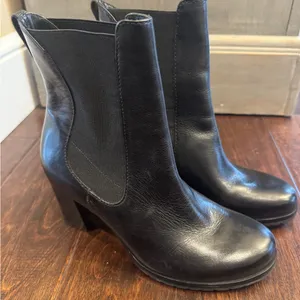 Cole Haan Denise Women's Black Closed‎ Toe Pull On Ankle Heeled Boots Size 6B thumbnail 1