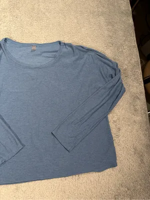 Beyond yoga Light Blue Long Sleeve shirt medium thumbnail 4