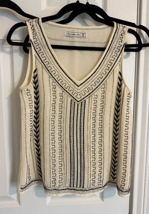 Abercrombie and Fitch white beaded tank top size extra small thumbnail 1