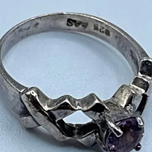 Sterling silver and Amethyst ring size 7 thumbnail 8