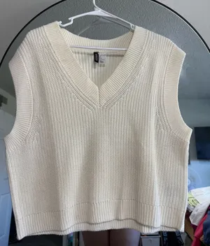 Divided H&M sweater vest  thumbnail 1
