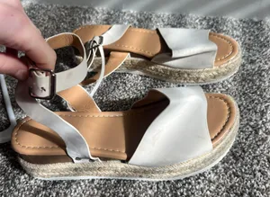 sandles Size 6 thumbnail 1