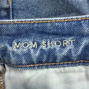 American Eagle Mom Jean Shorts Medium Wash Denim Boho Distressed Frayed Size 00 thumbnail 7