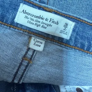 Abercrombie A&F Jeans Curve Love 90s Straight Ultra High Rise Distressed 26/2S thumbnail 5