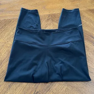 Women’s Nike Leggings thumbnail 2