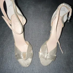 Gold Heels Size 10 thumbnail 4