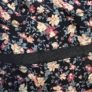 American Eagle on or off shoulder lace detail floral top size large thumbnail 5