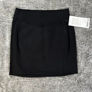 NWT Lululemon Scuba High-Rise Mini Skirt Sz Small In Black thumbnail 3