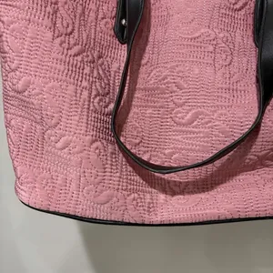 Steve‎ Madden Pink quilted tote Travel bag and detachable crossbody Bag Keychain thumbnail 3