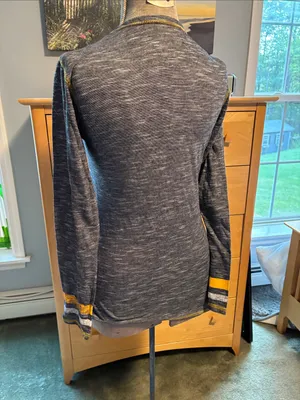 Boston Bruins Majestic V-Neck Gray & Gold Long-Sleeve Hockey Shirt thumbnail 4