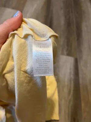 Everlane Air Scoop-Neck Tee in Pastel Yellow thumbnail 6