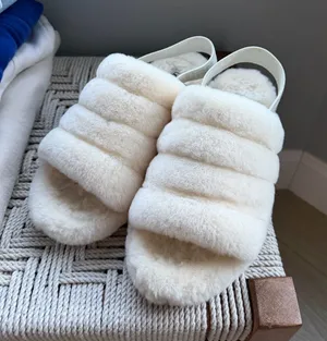 UGG Slippers Platform thumbnail 1