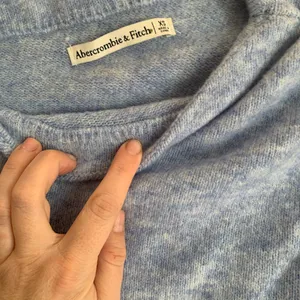 Abercrombie & Fitch NWOT Light Blue Sweater Top Shirt Women Size XS Long Sleeve thumbnail 3
