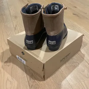 🍁 NEW Sperry Navy & Brown Water Resistant Leather Saltwater Duck Boot Size 10 thumbnail 7