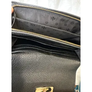 Tory Burch Britten Pebbled Leather Envelope Black Wallet EUC thumbnail 7