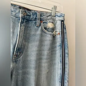 Abercrombie & Fitch Annie High Rise Girlfriend Light‎ Wash Zipper Jeans thumbnail 3