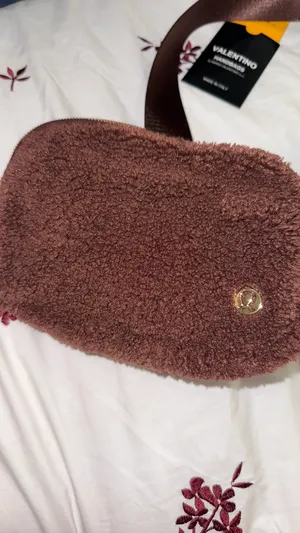 Lululemon Sherpa Fanny Pack thumbnail 4