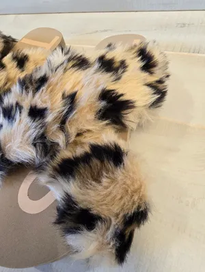 {7} TOMS Susie Eva Leopard Slippers Fuzzy Furry Black Tan Loungewear thumbnail 2