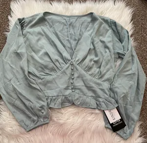Boutique NWT Kindred Free Yoga Addison Sage button top thumbnail 4