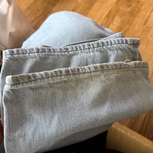 Universal Threads Relaxed Wide Leg Jeans Light Wash Star Patch Denim Womens 10/30 thumbnail 8