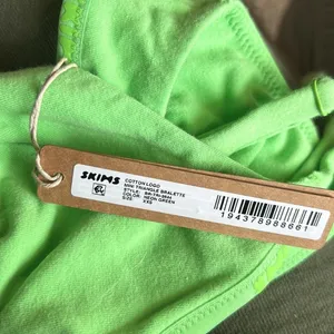 SKIMS bra NWT (B17) NEON GREEN XXS MINI TRIANGLE COTTON LOGO thumbnail 3