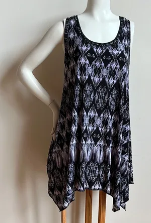 sweet juliet Black and White Sleeveless Tunic Top with shark bite hem Large thumbnail 1