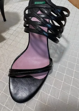 United Colors of Benetton strappy black sandal heel size 7.5 thumbnail 1
