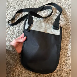 Sherpani Grey and Black Crossbody Travel Purse thumbnail 3