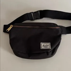 Herschel Supply Company Black Belt Bag with Gold Zipper NWOT thumbnail 2