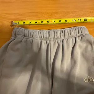 Alo Yoga Accolade Straight Leg Sweatpant Winter Frost XS thumbnail 3