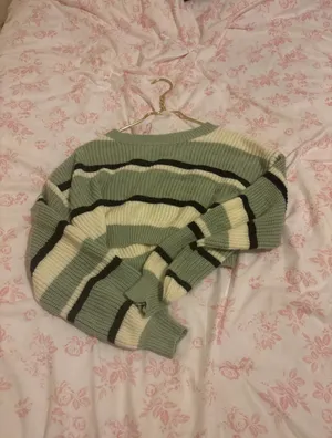 Green striped cropped sweater thumbnail 3