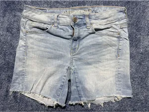 American Eagle Light Wash Denim Shorts with Frayed Hem Size 6 thumbnail 1