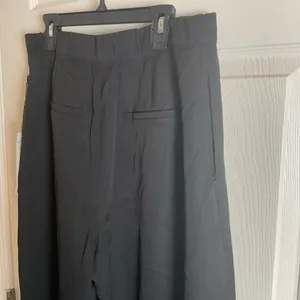 Lulumari Black Wide Leg Cropped Pants - Size Medium (NWT) thumbnail 4