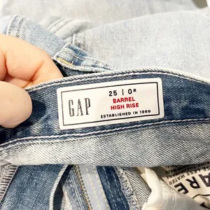 GAP High Rise Distressed Barrel Ankle Jeans Light Wash Blue 25 thumbnail 3