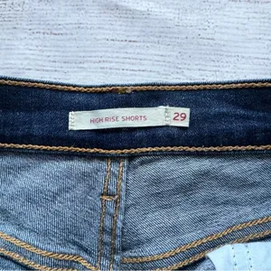 Levi Ultra High Rise Shorts Sz 29 thumbnail 3