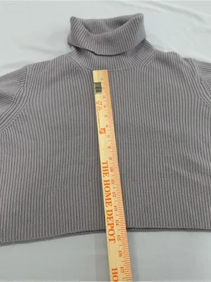 Aritzia Wilfred Cropped Turtleneck‎ Sweater 100% merino wool Medium thumbnail 5