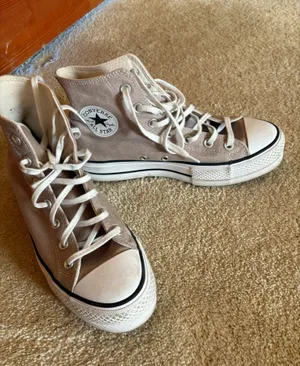 High-Top Converse Chuck Taylor thumbnail 2