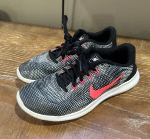 Black and Pink Nike Shoes thumbnail 1